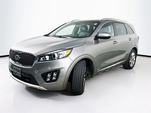 Used 2016 Kia Sorento SX image 2