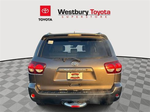 Used 2018 Toyota Sequoia SR5 image 9