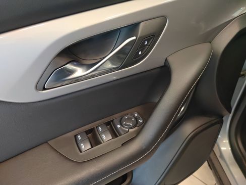 Used 2025 Chevrolet Blazer LT image 11