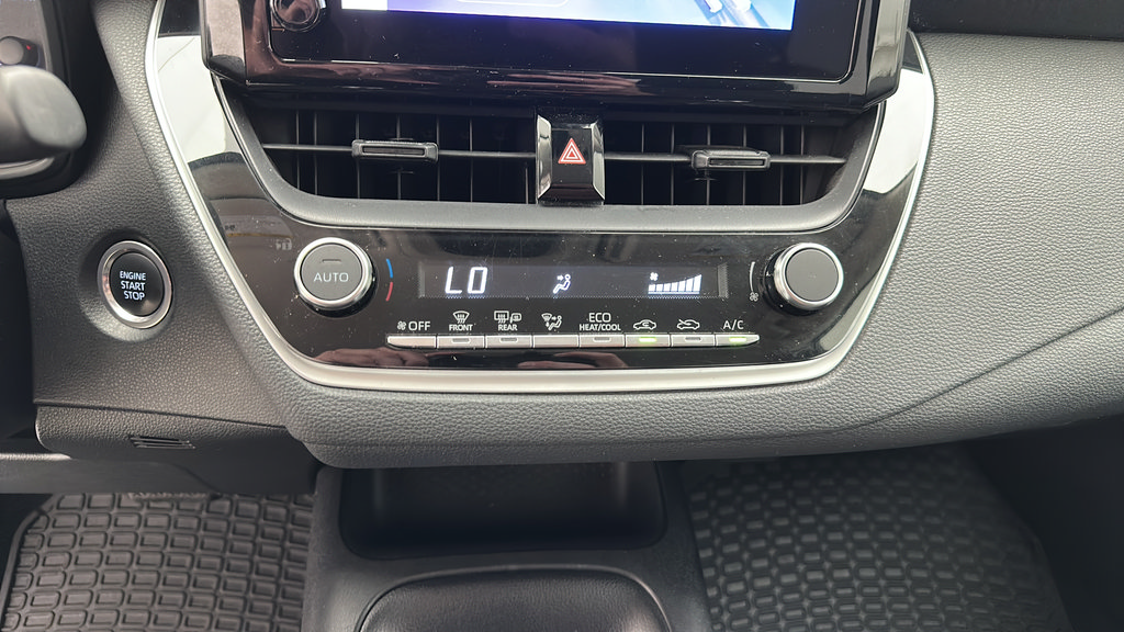 Used 2024 Toyota Corolla LE w/ LE Convenience Package FWD image 21