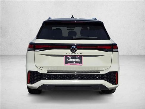 New 2026 Volkswagen Tiguan SE R-Line FWD image 8