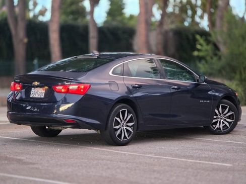 Used 2017 Chevrolet Malibu LT w/ Sport Package FWD image 8