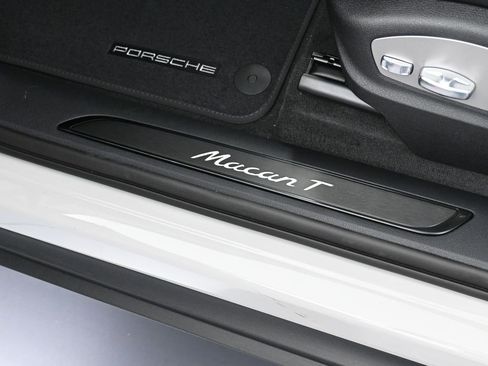 New 2026 Porsche Macan Turbo image 16