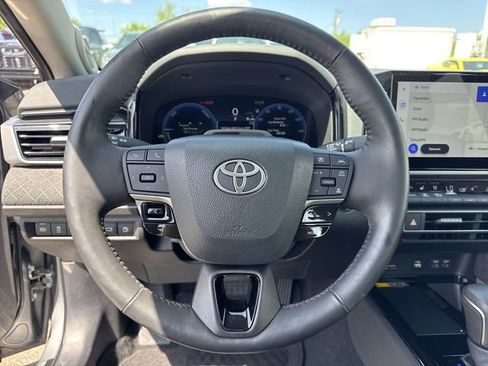 Used 2025 Toyota Camry XLE w/ Premium Plus Package FWD image 17