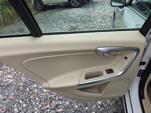 Used 2012 Volvo S60 T5 FWD image 19