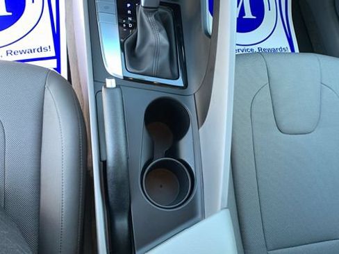 Certified 2025 Hyundai Elantra SE w/ Cargo Package FWD image 16