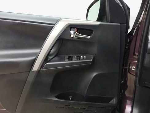 Used 2018 Toyota RAV4 XLE FWD image 26