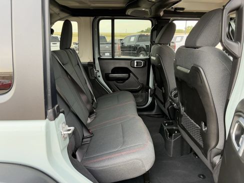 Used 2024 Jeep Wrangler Unlimited Rubicon AWD/4WD image 31