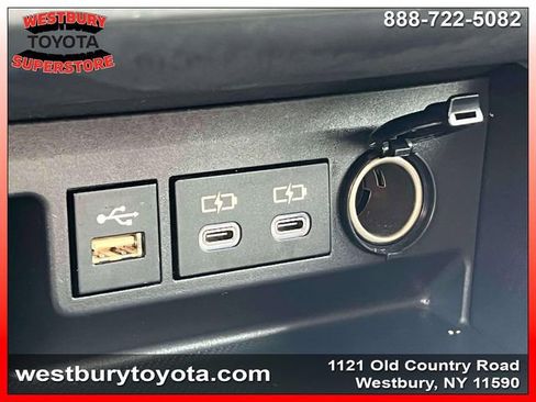 Used 2023 Toyota Highlander XLE image 33