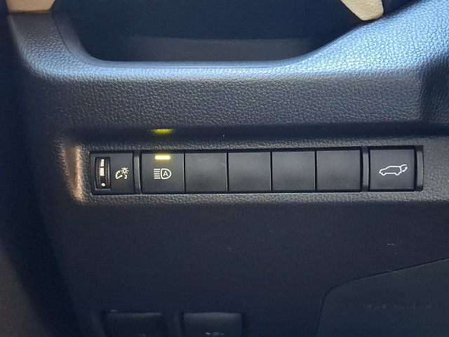 Used 2025 Toyota RAV4 XLE w/ Convenience Package FWD image 26