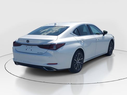 Used 2025 Lexus ES 350 w/ Premium Package FWD image 8