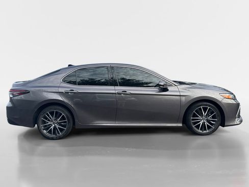 Used 2024 Toyota Camry XLE FWD image 3