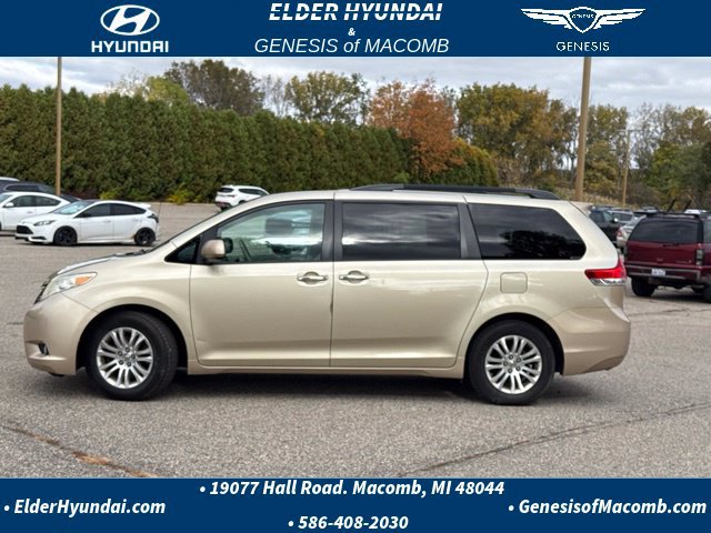 Used 2014 Toyota Sienna XLE FWD image 2