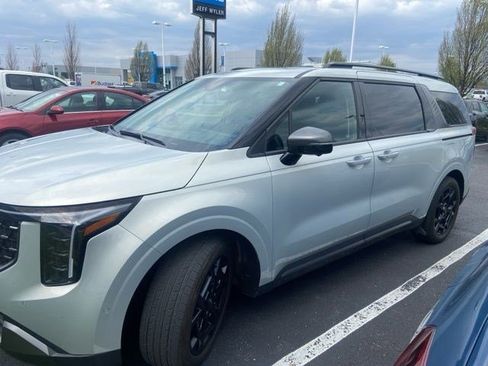 Used 2025 Kia Carnival SX Prestige image 2