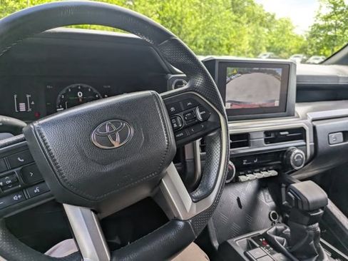 Certified 2025 Toyota 4Runner SR5 AWD/4WD image 35