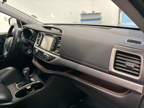 Used 2017 Toyota Highlander Plus image 36