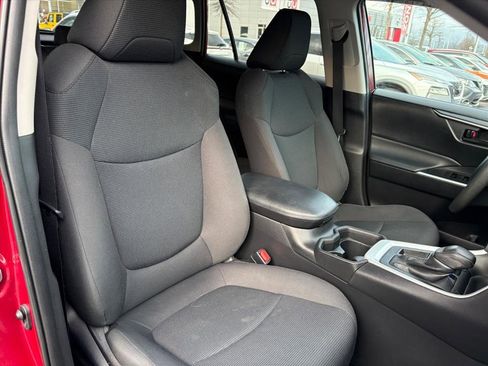 Used 2021 Toyota RAV4 LE image 17