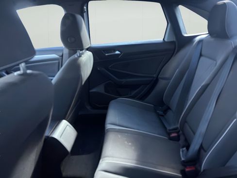 Used 2025 Volkswagen Jetta Sport image 4