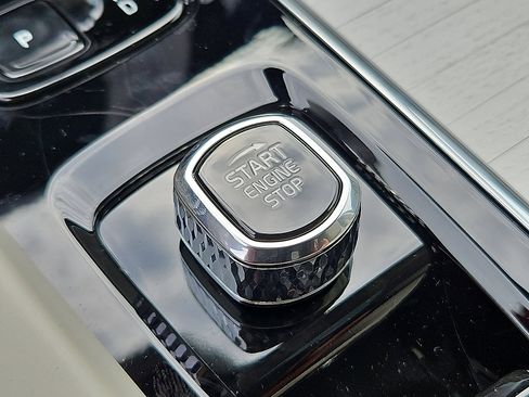 New 2026 Volvo XC60 T8 Ultra image 19