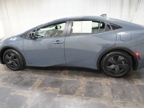 Used 2025 Toyota Prius LE image 9