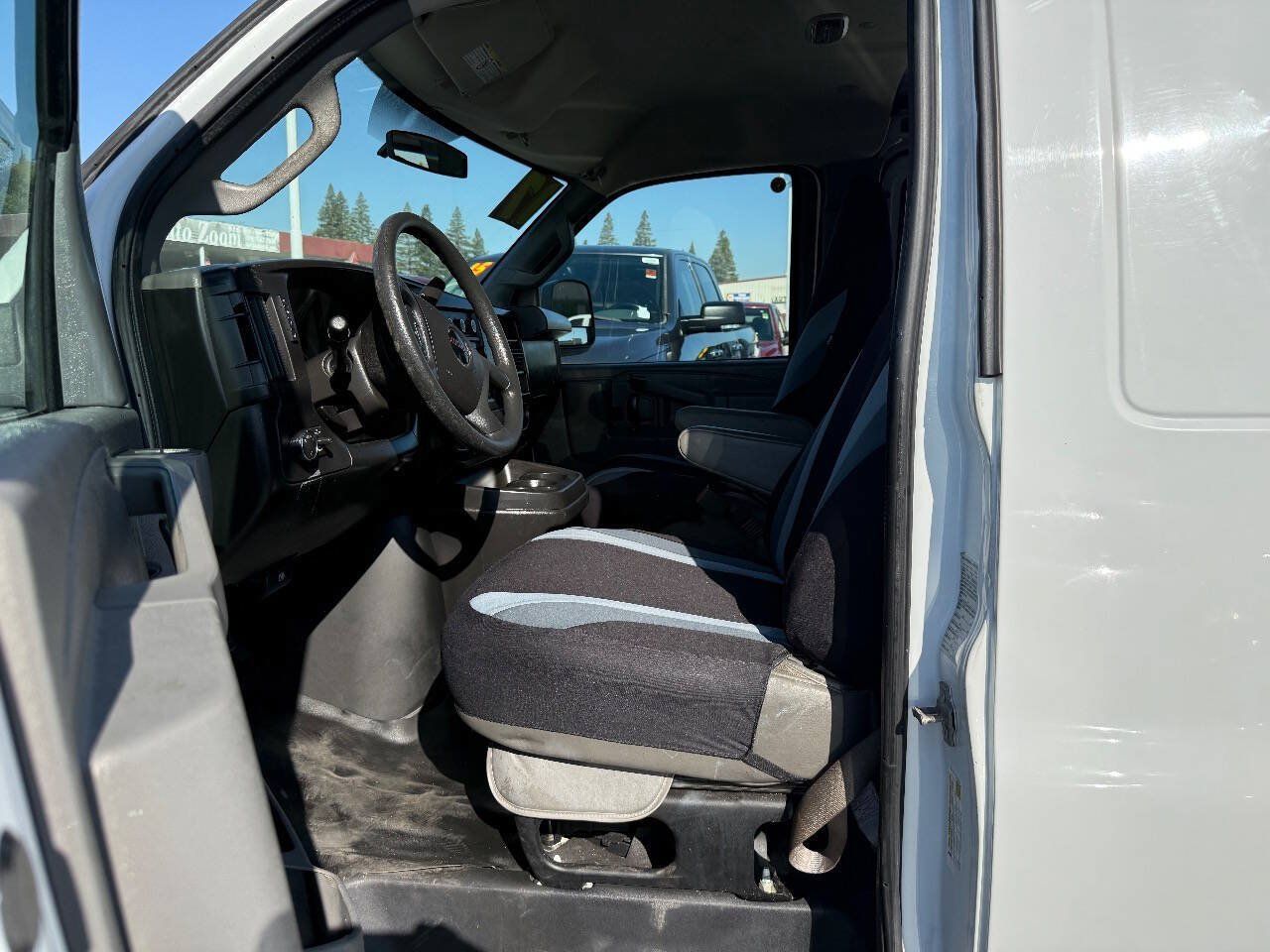 Used 2017 GMC Savana 2500 RWD image 9