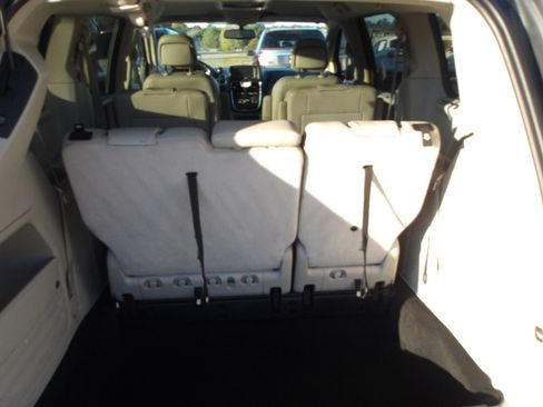 Used 2012 Chrysler Town & Country Touring-L w/ Trailer Tow Group image 12