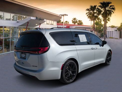 Used 2026 Chrysler Pacifica Limited w/ S Appearance Package FWD image 3