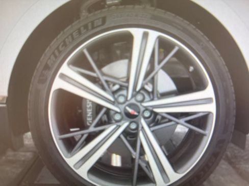 Used 2025 Genesis GV80 3.5T e-SC AWD/4WD image 13