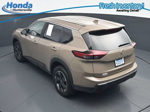 Used 2025 Nissan Rogue SV FWD image 18