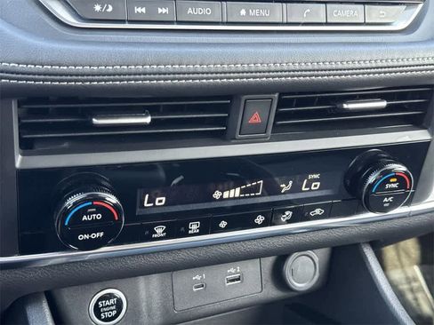 Used 2023 Nissan Rogue SV image 16