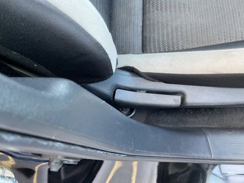 Used 2021 Nissan Versa SV image 43