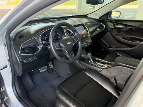 Used 2018 Chevrolet Malibu Hybrid w/ Leather Package FWD image 39