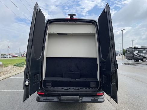 Used 2024 Mercedes-Benz Sprinter 3500 image 15