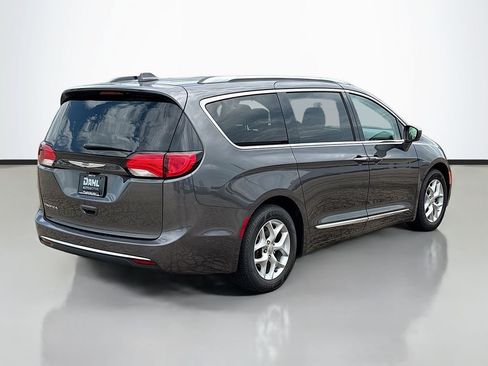 Used 2019 Chrysler Pacifica Touring-L Plus w/ Advanced Safetytec Group FWD image 10
