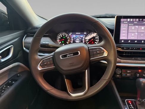 Used 2022 Jeep Compass Latitude image 12