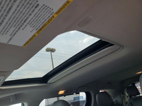 Used 2024 Toyota Sienna XLE FWD image 26