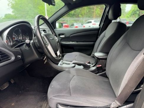 Used 2013 Chrysler 200 Touring FWD image 6