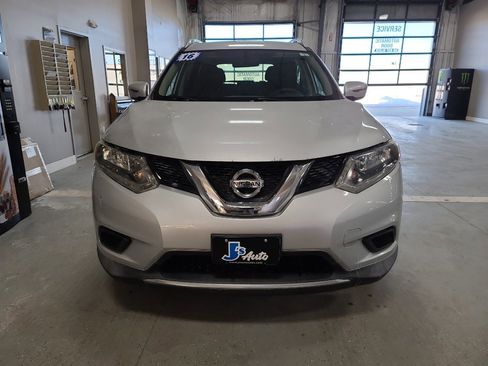 Used 2016 Nissan Rogue SV image 3