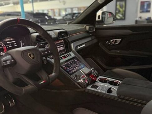 Used 2024 Lamborghini Urus Performante AWD/4WD image 16
