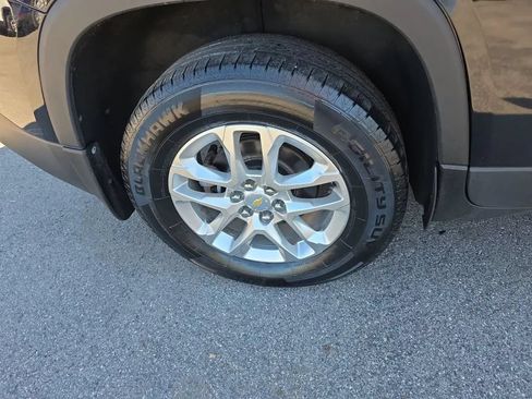 Used 2020 Chevrolet Traverse LT w/ Driver Confidence II Package AWD/4WD image 15
