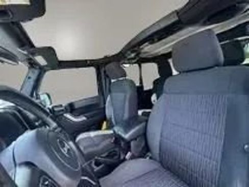 Used 2012 Jeep Wrangler Unlimited Rubicon w/ Connectivity Group AWD/4WD image 13