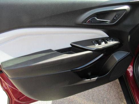 Used 2025 Chevrolet Trax LT FWD image 15