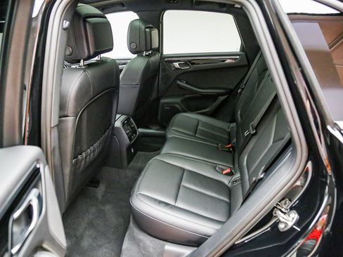 Certified 2025 Porsche Macan AWD/4WD image 23