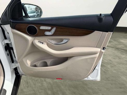 Used 2020 Mercedes-Benz GLC 300 4MATIC image 27