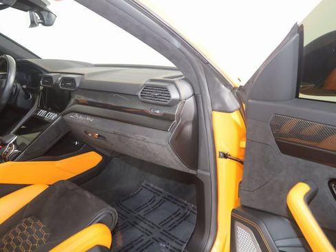 Used 2021 Lamborghini Urus image 68