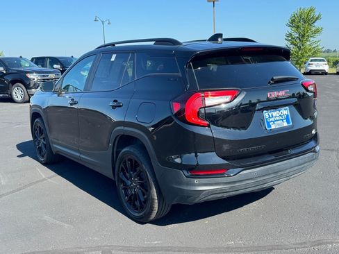 Used 2023 GMC Terrain SLE w/ Driver Convenience Package AWD/4WD image 3