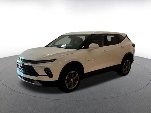 Used 2026 Chevrolet Blazer LT FWD image 9