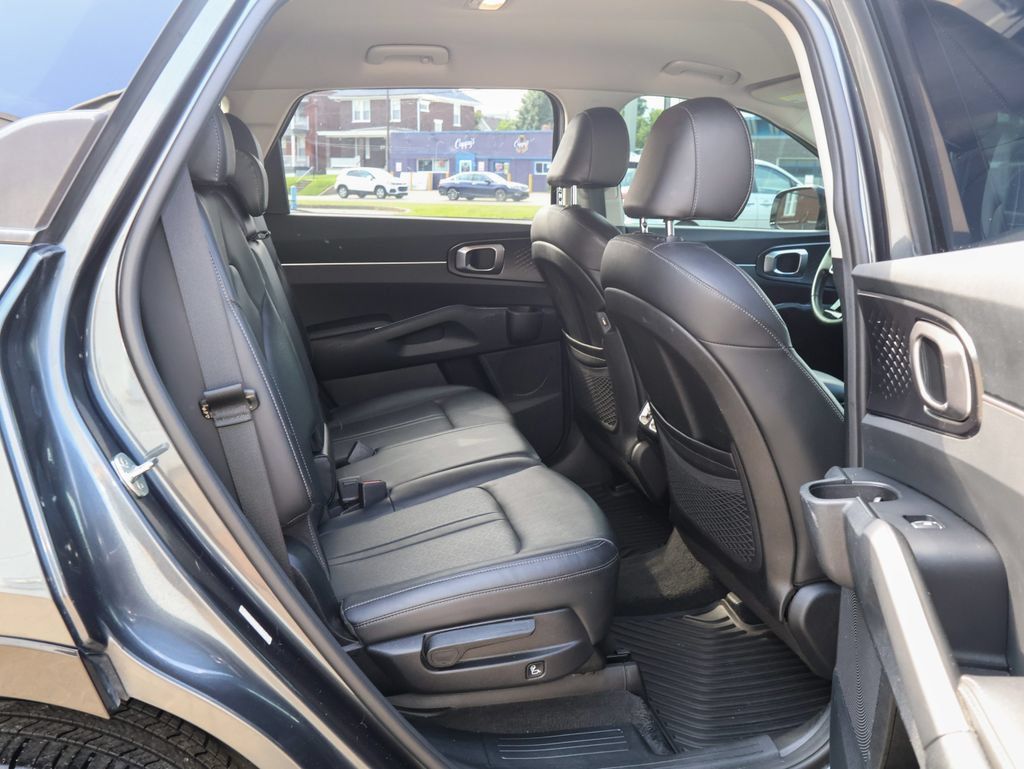 Used 2022 Kia Sorento S FWD image 31
