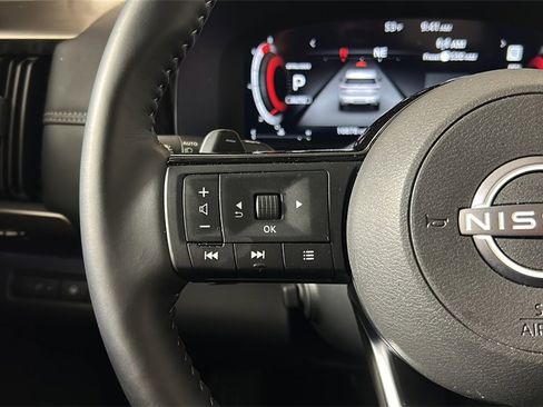 Used 2025 Nissan Pathfinder Platinum image 33