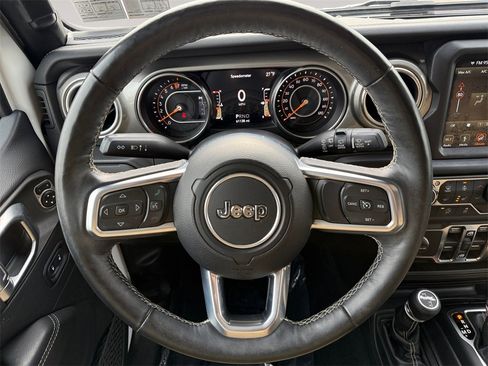 Used 2019 Jeep Wrangler Unlimited Sahara image 12